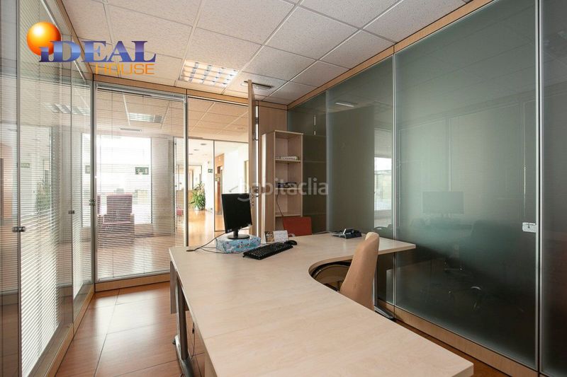 Foto f823f939-c914-42f0-936c-b4a590beb7f8. Edifici a Campus de la Salud Armilla