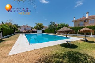 House  Urbanizacion urbanización parque de cubillas 37. Magnífica casa con parcela en urbanización privada con piscina c