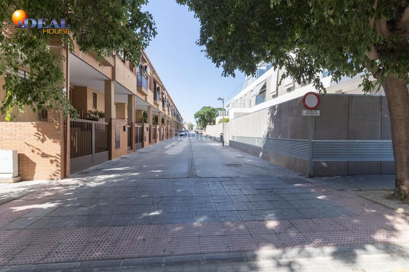 Foto 9405f772-a785-4ca1-bc33-3bfefef75c63. Casa adossada amb calefacció aparcament a Poniente Armilla