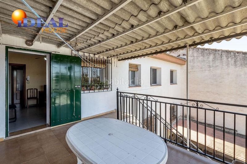 Foto a17f891c-f664-4c01-b966-4a9d45d91276. Casa amb aparcament a Láchar