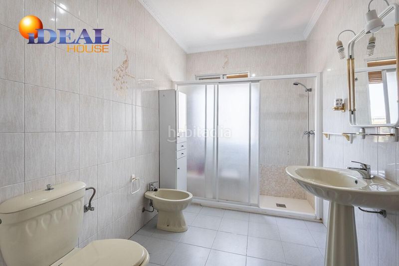 Foto b5d9cf18-402c-4b0e-8fe0-5b4c2d9989b3. Casa amb aparcament a Láchar