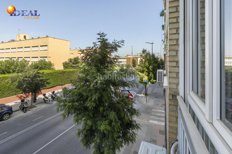 Foto 8fade0cd-7ac7-4681-bbd4-ef0ed959c9ef. Piso espectacular piso reformado con vistas despejadas al parque garcía lorca zona ronda arabial en Granada
