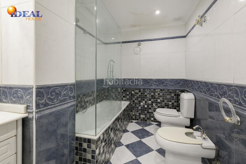 Foto a7773d7f-d7dd-4921-934e-1551d3664d94. Piso espectacular piso reformado con vistas despejadas al parque garcía lorca zona ronda arabial en Granada