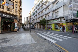 Local Comercial  Calle del cisne 6. Local en funcionamiento de 231 m2 junto a la estación ave de gra