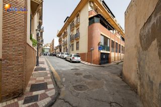 Etagenwohnung  Calle gonzalo de berceo. Piso 2 dormitorios, garaje y ascensor a la entrada de la zubia,
