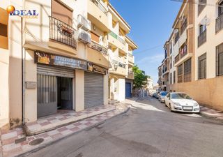 Local Comercial  Calle del cerezo. Local comercial con 100m2 en la zubia
