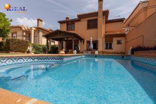 Xalet  Calle brasil. Exclusiva vivienda premium en la zubia