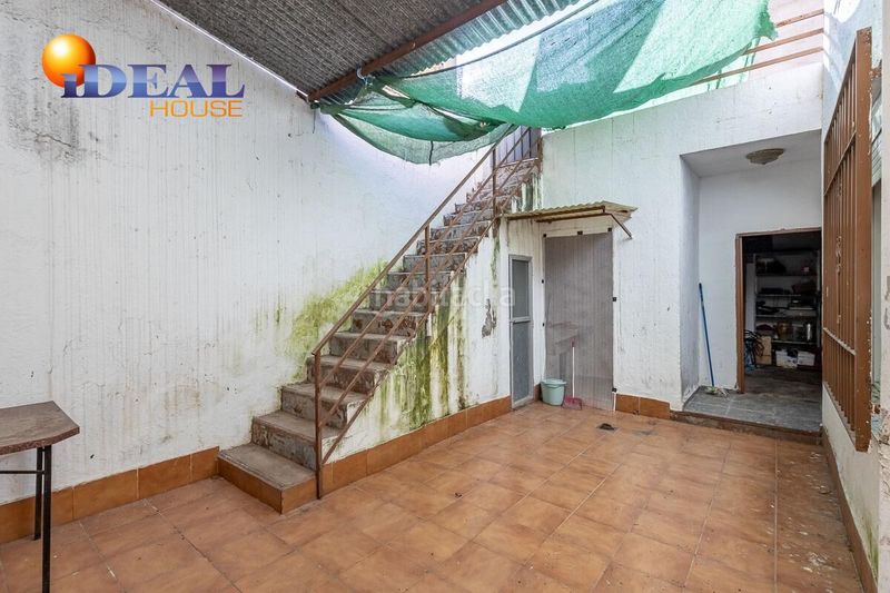 Foto 4fb57ebf-15ea-423b-a1c1-9f34b034e640. Casa en calle lopez de los rios 2 edificio con vivienda y bar restaurante . en Cijuela