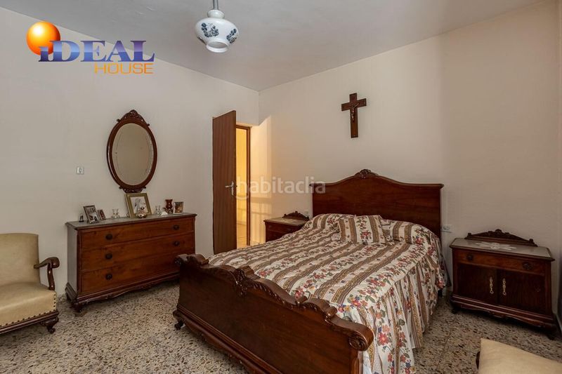 Foto 6e0b2e15-49cb-4f89-8d38-0a902e0682d8. Casa en calle lopez de los rios 2 edificio con vivienda y bar restaurante . en Cijuela