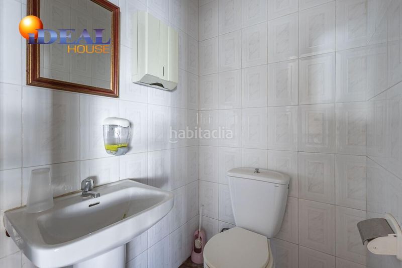 Foto ab323f84-f317-403d-874a-4608c84369a2. Casa en calle lopez de los rios 2 edificio con vivienda y bar restaurante . en Cijuela