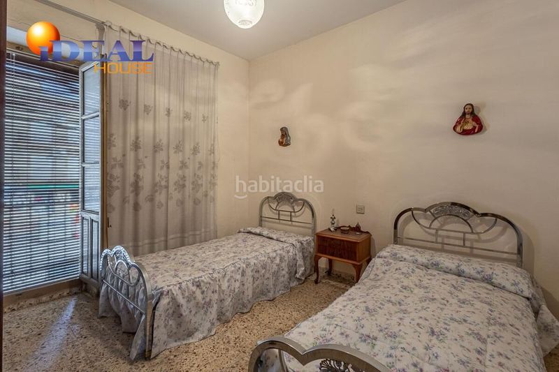 Foto b59a6787-5a82-44d2-a249-26a4711eca52. Casa en calle lopez de los rios 2 edificio con vivienda y bar restaurante . en Cijuela