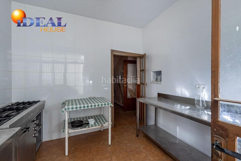 Foto ce1b2a7a-a8a6-4f9e-a3c2-153ec259f1f2. Casa en calle lopez de los rios 2 edificio con vivienda y bar restaurante . en Cijuela