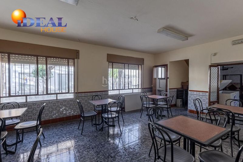 Foto d523cbfe-38c2-45b6-acba-f734d3b6ca86. Casa en calle lopez de los rios 2 edificio con vivienda y bar restaurante . en Cijuela