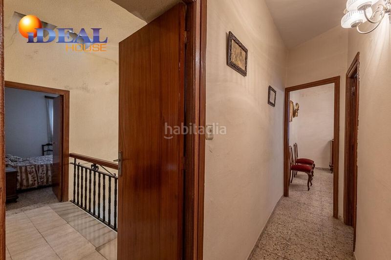 Foto e0bb6b73-e42a-4066-9ef0-880cbbc695a3. Casa en calle lopez de los rios 2 edificio con vivienda y bar restaurante . en Cijuela