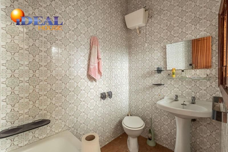 Foto f0cae13c-d883-4bd0-bddd-e014720aef26. Casa en calle lopez de los rios 2 edificio con vivienda y bar restaurante . en Cijuela