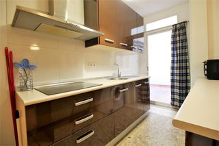 Rent Flat in Calle almona de san juan de dios 14. En alquiler piso para estudiantes de 4 dormitorios.