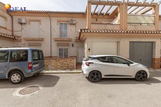 Casa adosada  Calle tval blas de otero 4. Tranquilidad, comodidad y todos los servicios a un paso en el co