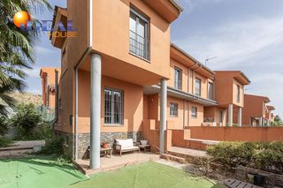 Casa aparellada  Calle miguel valle tendero. Chalet pareado en jun amplitud, comodidad y una ubicación perfec