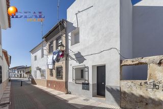 Casa adossada en Acera sol(rom) 7. Impresionante adosado reformado en romilla, chauchina