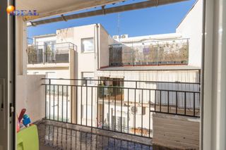 Pis a Calle de laureado lópez muñoz 19. Ático reformado con ascensor, terraza y chimenea, listo para ent