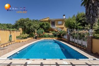 Xalet  Calle escalerillas. Casa independiente en alfacar con piscina, jardín, huerto y vist