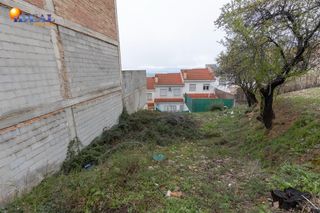 Wohngrundstück in Calle álamo 2. Terreno urbano en guevejar  oportunidad única