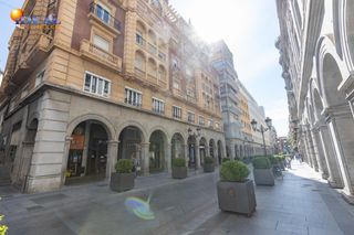 Pis  Calle angel ganivet. Exclusiva vivienda señorial en angel ganivet, en pleno corazon d