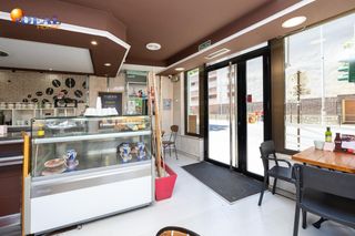 Local Comercial  Avenida de madrid. Local comercial en rentabilidad con gran fachada en esquina. hos