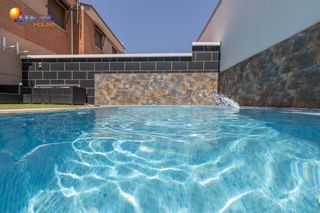 Semi detached house  Calle de espinela 34. Vive en la joya! amplia casa adosada con piscina privada en puli