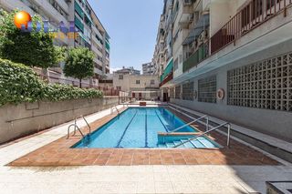Flat  Calle adelfa. Elegancia y amplitud en jardín de la reina