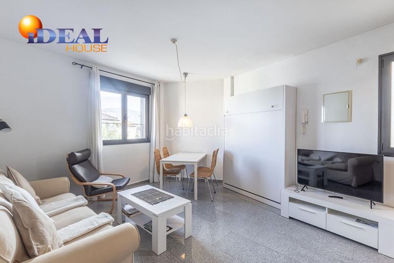 Foto 096d2838-c86c-475d-87f2-b49160129c06. Edifici a Dílar