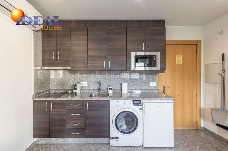 Foto 0c8ea22d-3905-45d7-98fa-82651c9c02b7. Edifici a Dílar
