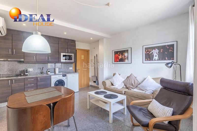 Foto 56e1db92-7434-4812-8974-6c98fe2691f8. Edifici a Dílar