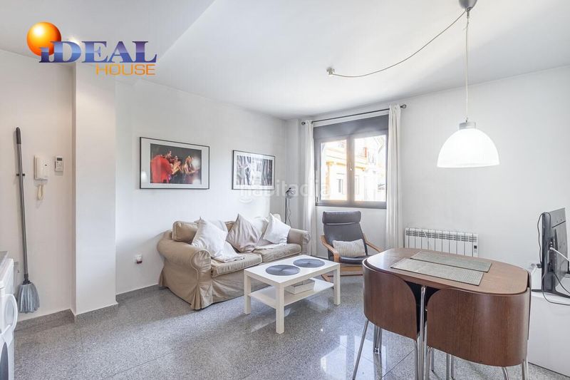 Foto b39f4738-e12e-43fe-9bb7-e57918970652. Edifici a Dílar