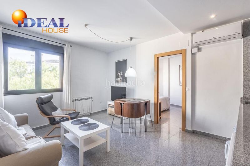 Foto c0168e9c-6e53-4eb3-a995-5d28309260d1. Edifici a Dílar