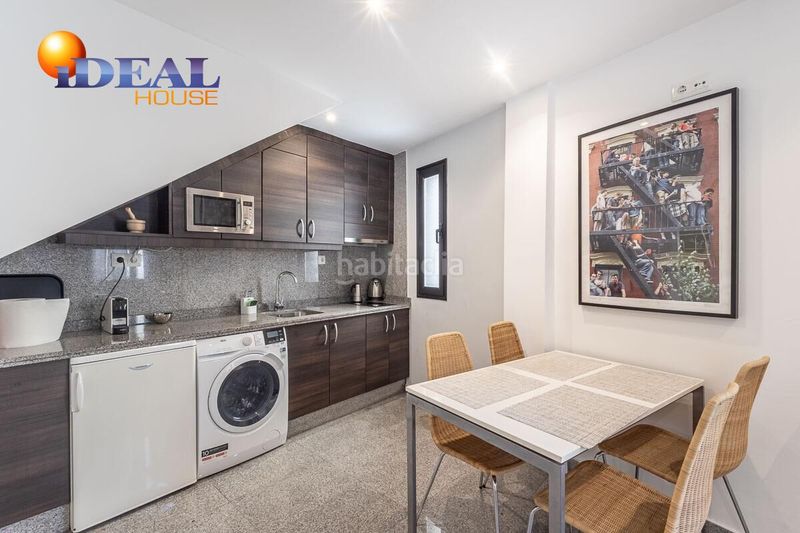 Foto ddd384d2-0cd1-456e-8a0c-b4c9e3364f21. Edifici a Dílar