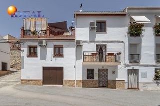 Casa en Moclín. Preciosa casa de pueblo tradicional totalmente reformada con gar