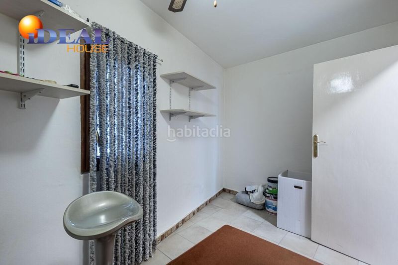 Foto 8da43d77-275a-432a-a7e5-a03e6f580611. Casa amb aparcament a Moclín