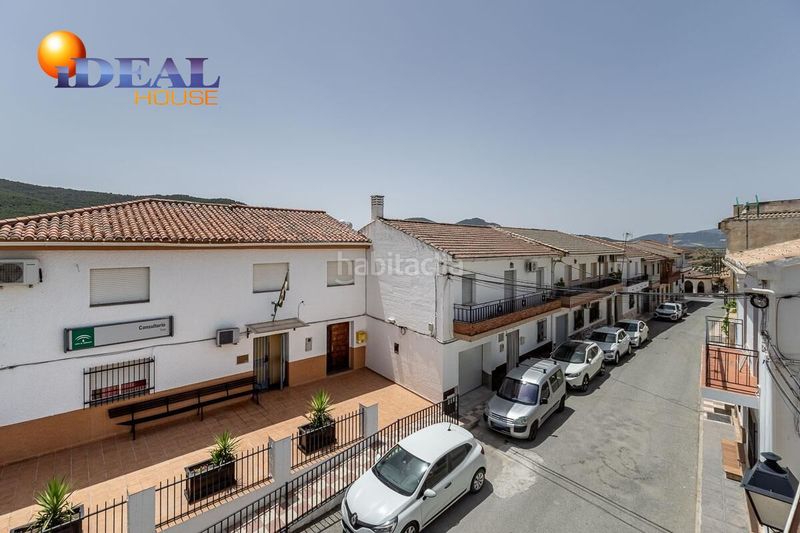 Foto c9bb04c3-4a90-475a-872e-fe98409a663e. Casa amb aparcament a Moclín