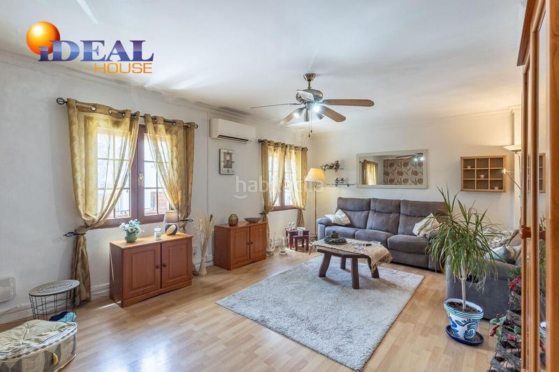 Foto f6a57fe0-f7d1-4d36-9c14-18035083262c. Casa amb aparcament a Moclín