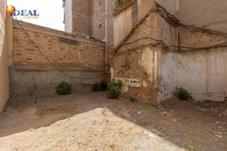Terreno residencial en Calle bolivia 17. Inmejorable parcela para construir la casa de tus sueños junto a