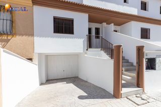 Semi detached house  Calle calle doctor palomo crespo 55. Espectacular casa adosasa de obra nueva