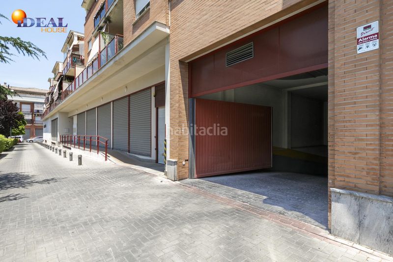 Foto b74bce9d-f98e-4cf3-8bde-adccf281e100. Aparcament cotxe a Albolote