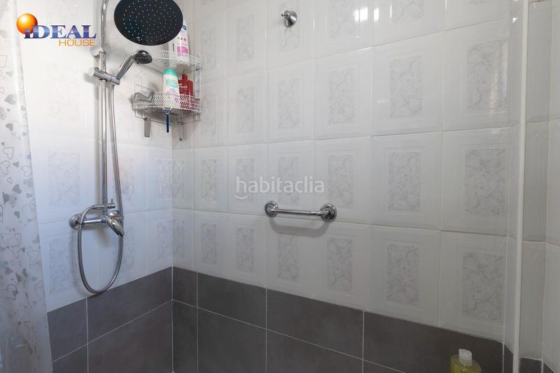 Foto a67e0a5b-626a-42fe-90f1-ae541e6b5ce8. Casa adosada vivienda unifamiliar adosada junto a polideportivo en Gójar