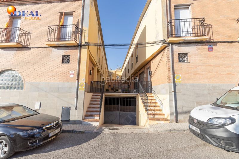 Foto e63a179f-3899-45a7-bceb-30a4b5b6d85c. Casa adosada vivienda unifamiliar adosada junto a polideportivo en Gójar