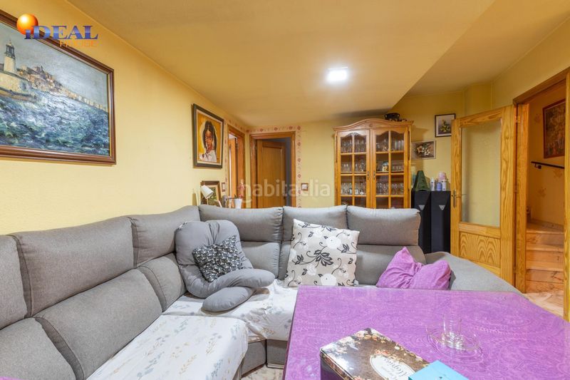 Foto fe464cbf-b421-43c0-8d13-5806e57cb1cc. Casa adosada vivienda unifamiliar adosada junto a polideportivo en Gójar