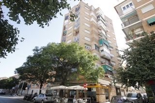 Alquiler Piso  Calle comarex. Estudiantes amplio y luminoso piso en alquiler en zaidín, junto