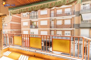 Pis  Calle marques de mondejar. Vivienda de grandes dimensiones y potencial de reforma junto a c