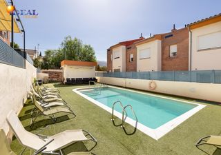 Casa adossada  Calle calle despeñaperros 14a. Casa adosada ideal en urbanización con piscina