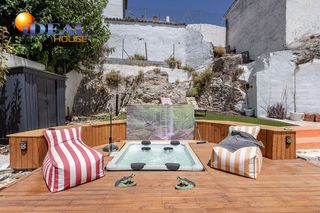 Haus in Moclín. Amplia casa de pueblo de 5 dormitorios con espectacular jardín d